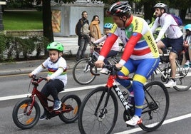 Oviedo celebra a pedaladas la Fiesta de la Bicicleta