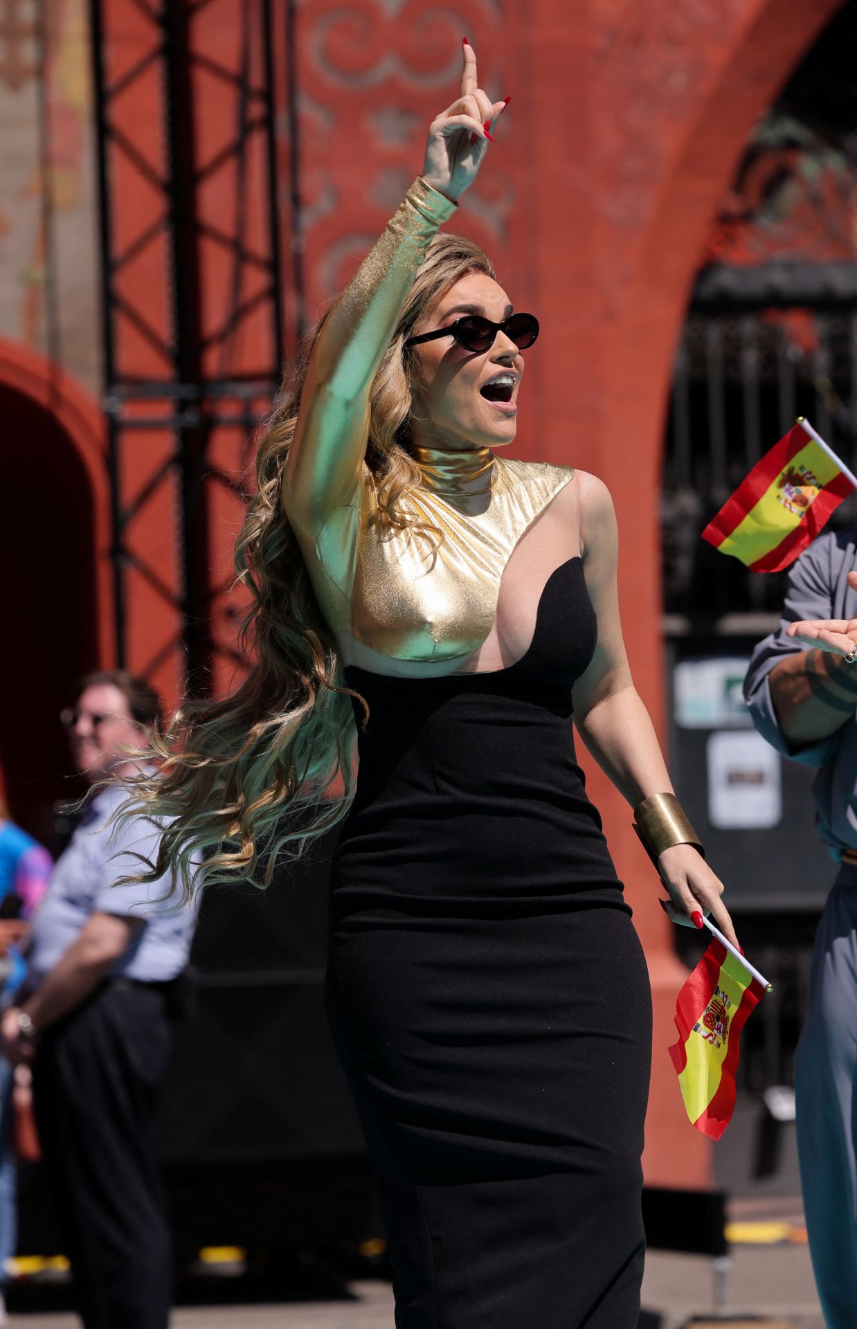 Fotos: Melody y el resto de participantes en Eurovisión 2025, en la alfombra turquesa del festival