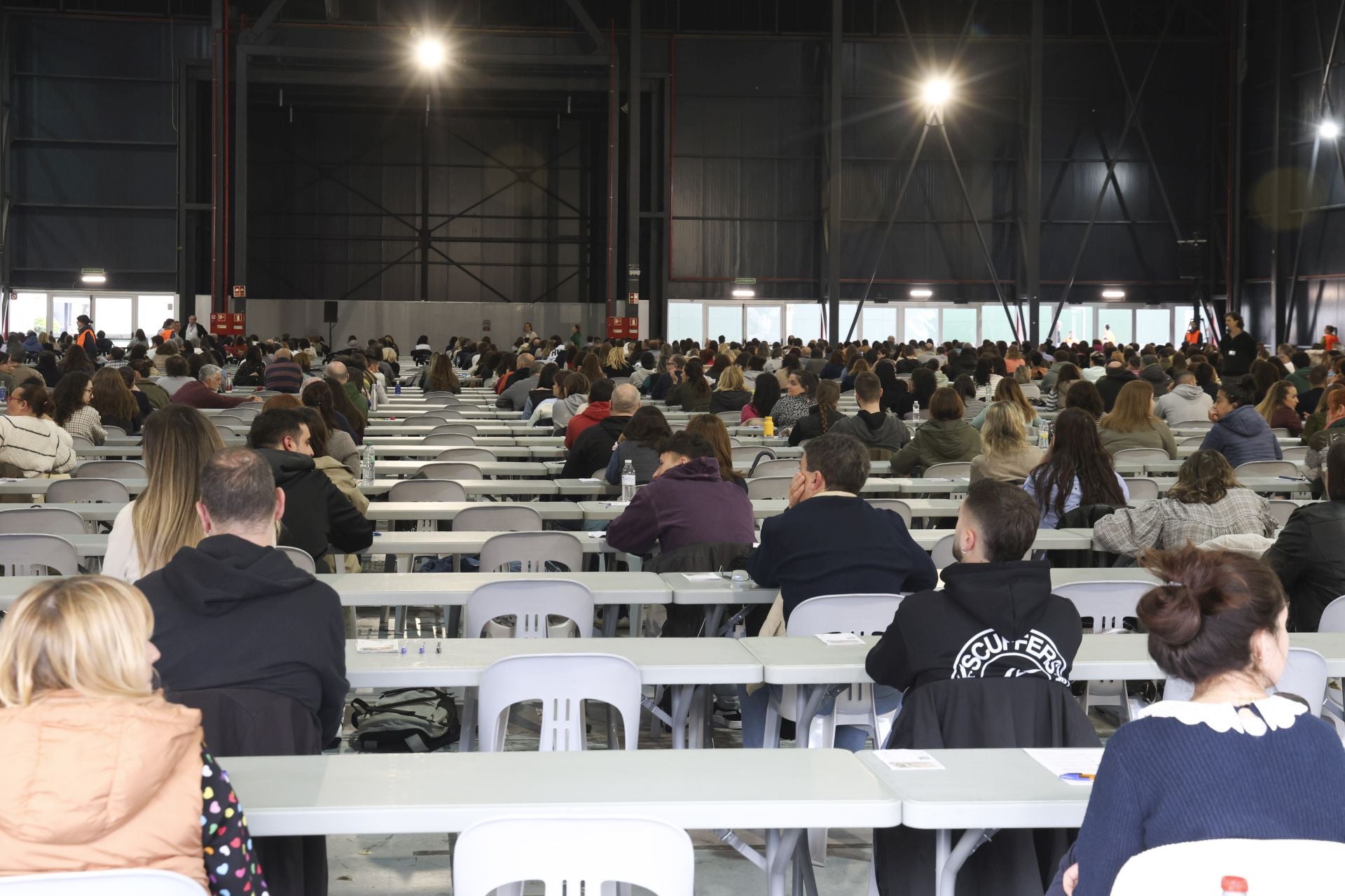 Muchos nervios entre los casi 3.000 aspirantes a una plaza en el Ayuntamiento de Oviedo