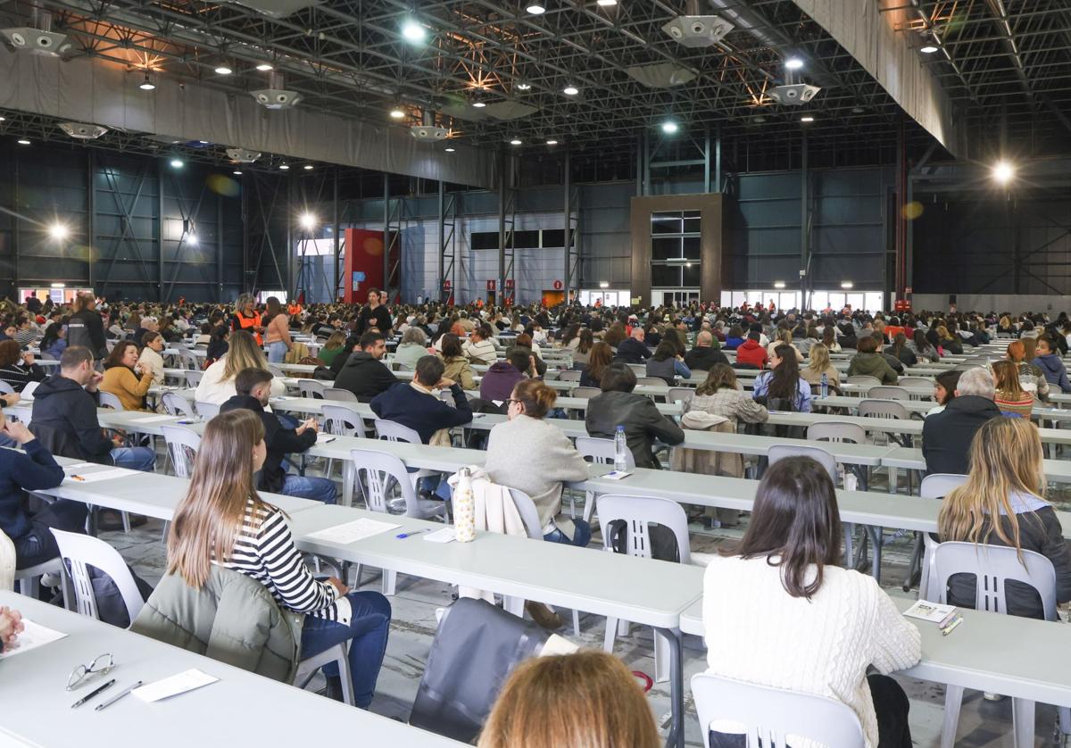 Oposiciones al Ayuntamiento de Oviedo en el recinto ferial Luis Adaro de Gijón.