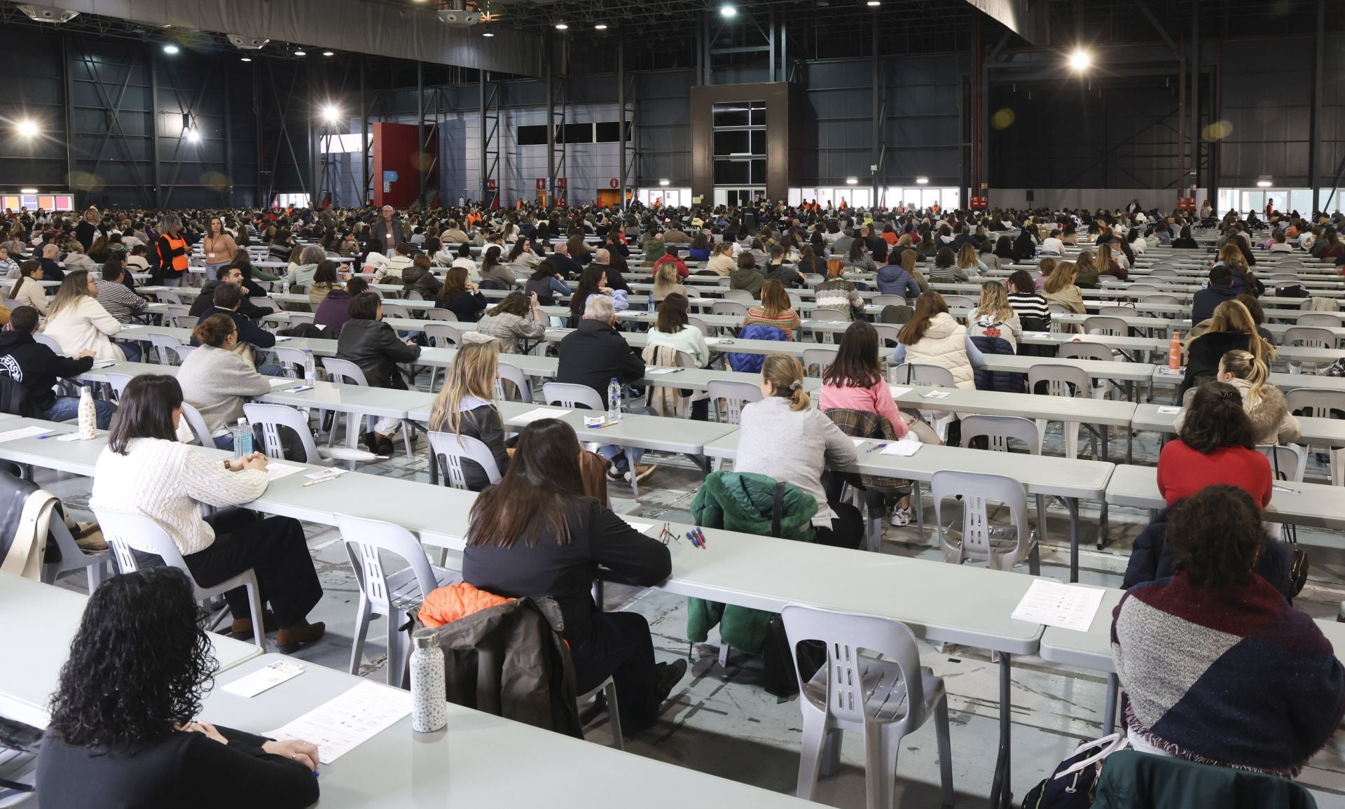 Muchos nervios entre los casi 3.000 aspirantes a una plaza en el Ayuntamiento de Oviedo