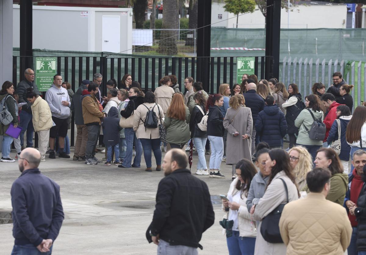 Muchos nervios entre los casi 3.000 aspirantes a una plaza en el Ayuntamiento de Oviedo