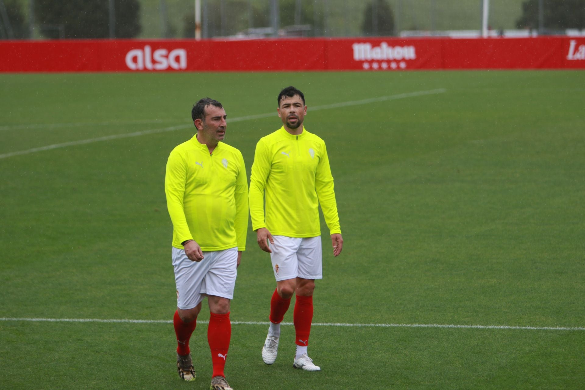 Partido entre los veteranos del Sporting de Gijón y el Atlético de Madrid