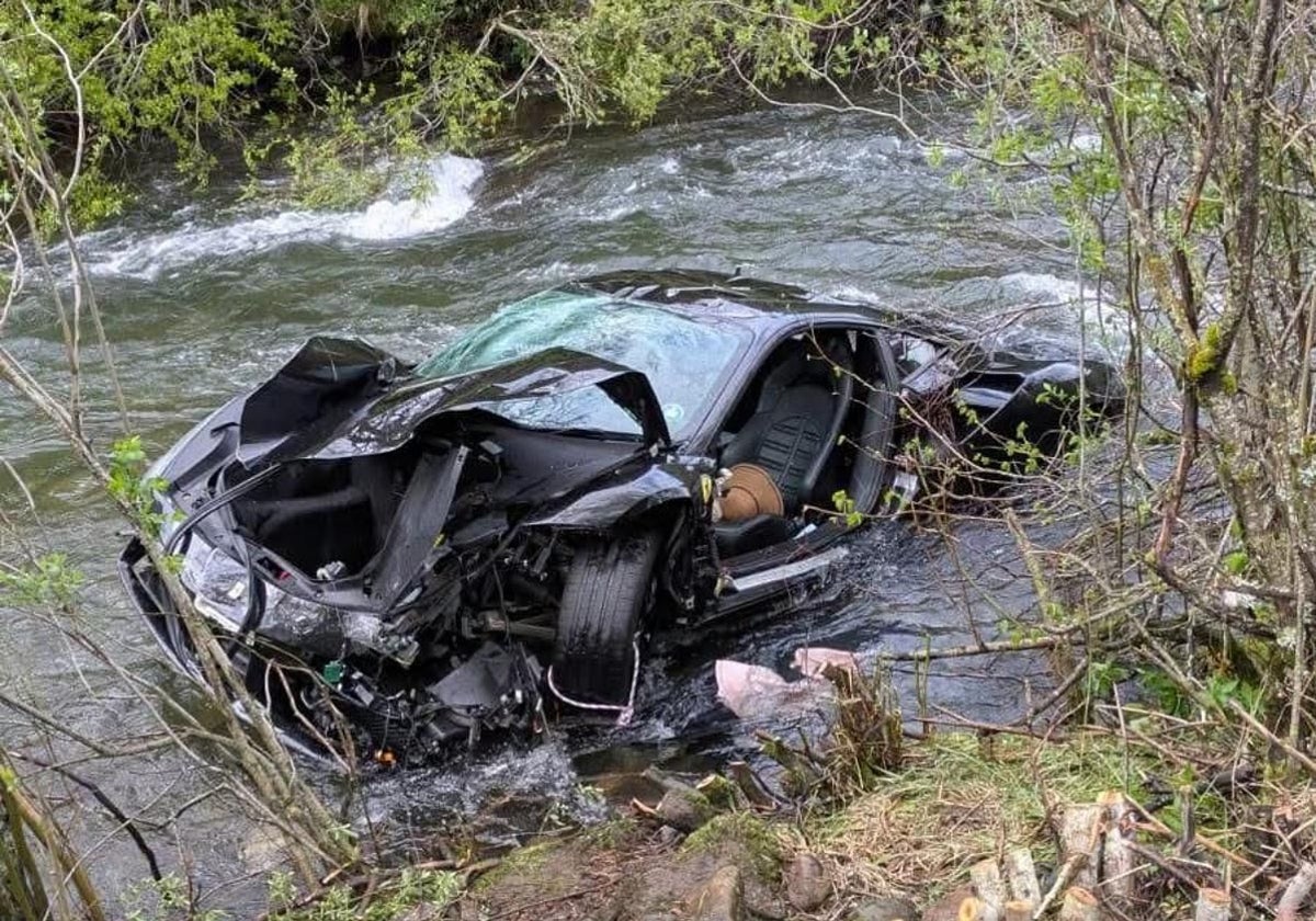 Un matrimonio inglés muere al caer con su Ferrari al río en León