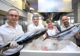 Antonio Blanco, Mar Prieto, Florentino Menéndez y Armando Prendes, en la Cocina Económica.
