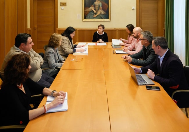 Reunión extraordinaria de la junta de gobierno para impulsar el plan de Naval Azul.