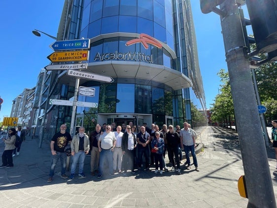 Los representantes del comité europeo de Arcelor, ayer, en Luxemburgo.