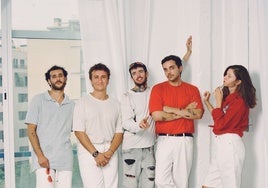 Manchón (segundo por la derecha), con su grupo.
