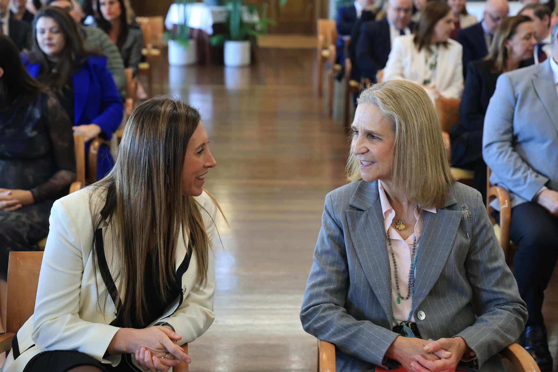 La Infanta Elena preside en Gijón la entrega de los premios de Fundación Mapfre