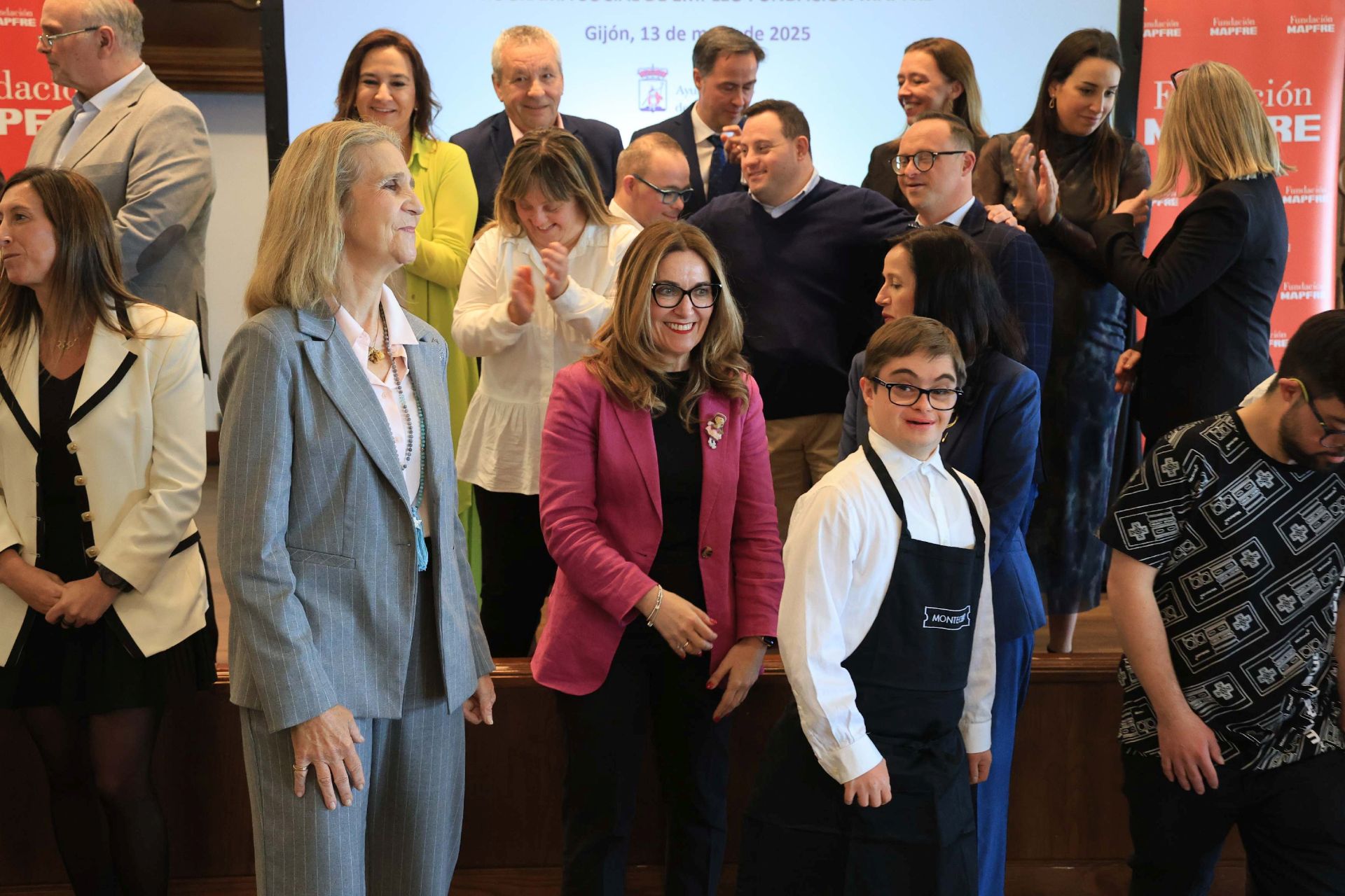 La Infanta Elena preside en Gijón la entrega de los premios de Fundación Mapfre