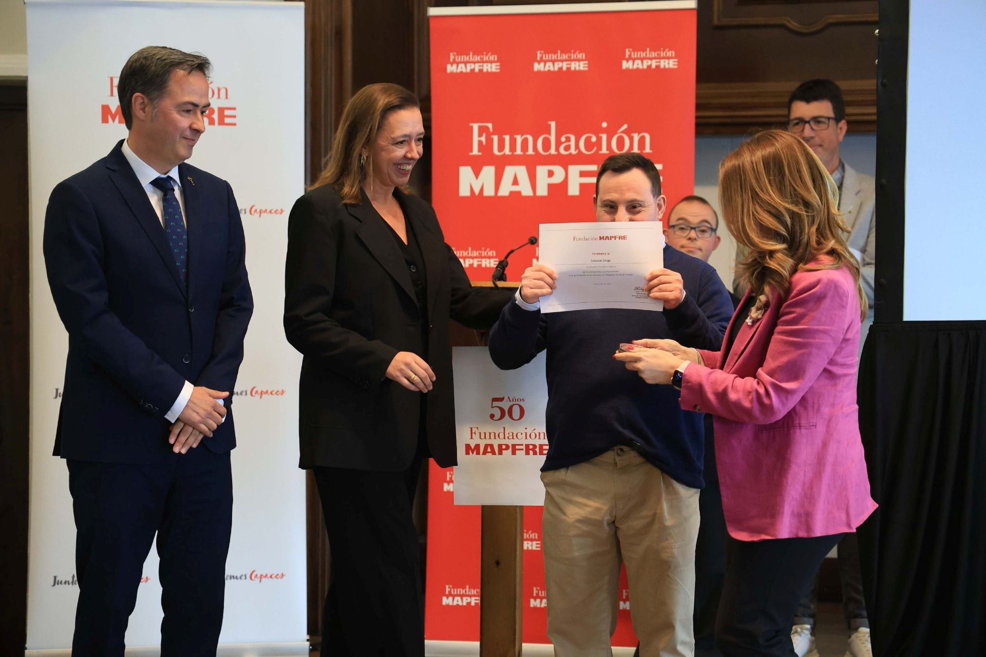 La Infanta Elena preside en Gijón la entrega de los premios de Fundación Mapfre