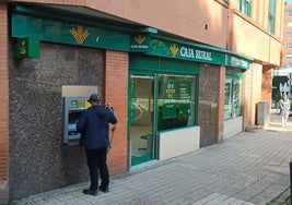 Sucursal bancaria de Oviedo que atracaron este lunes.