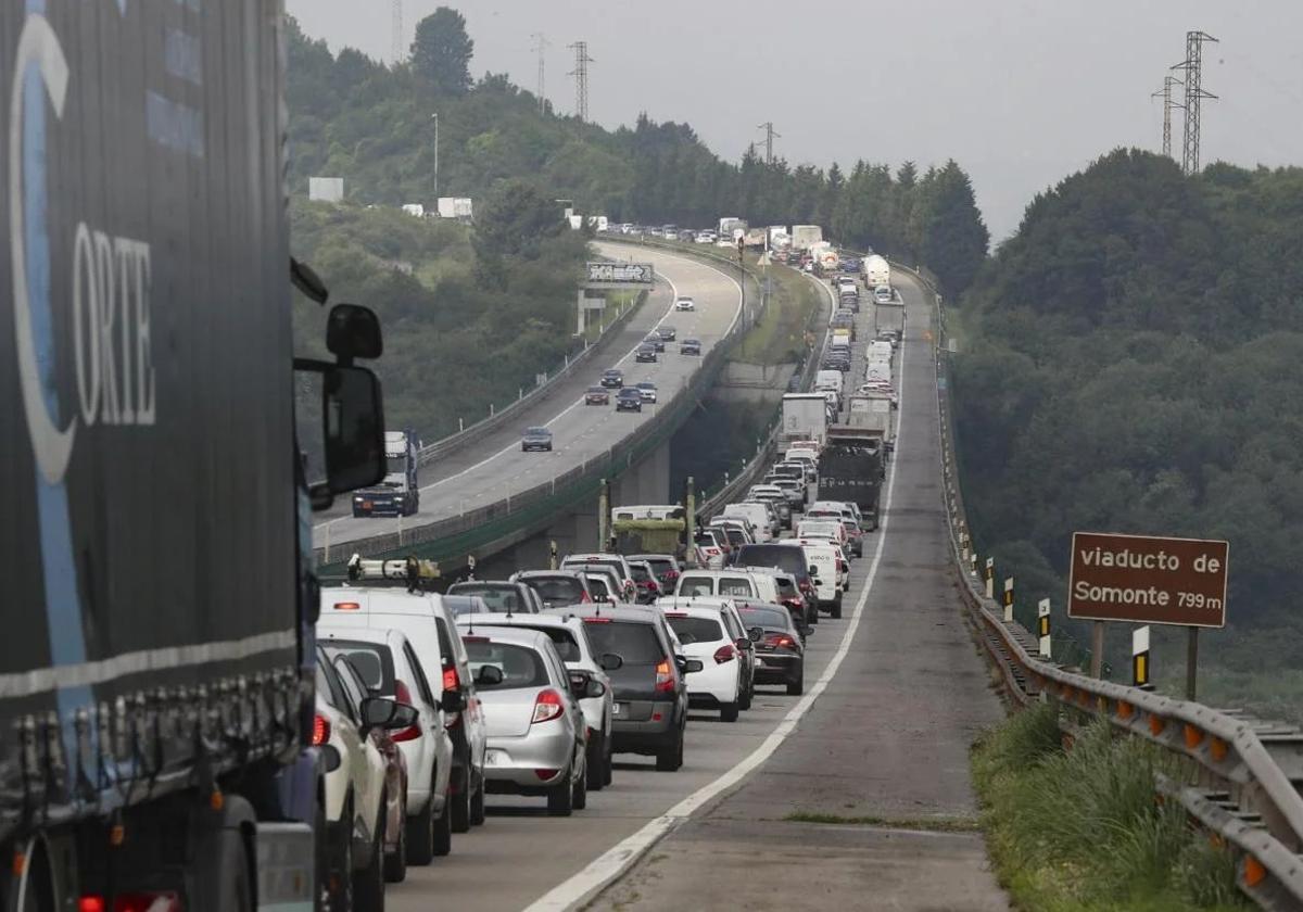 Imagen de archivo de atasco en la autopista 'Y'.