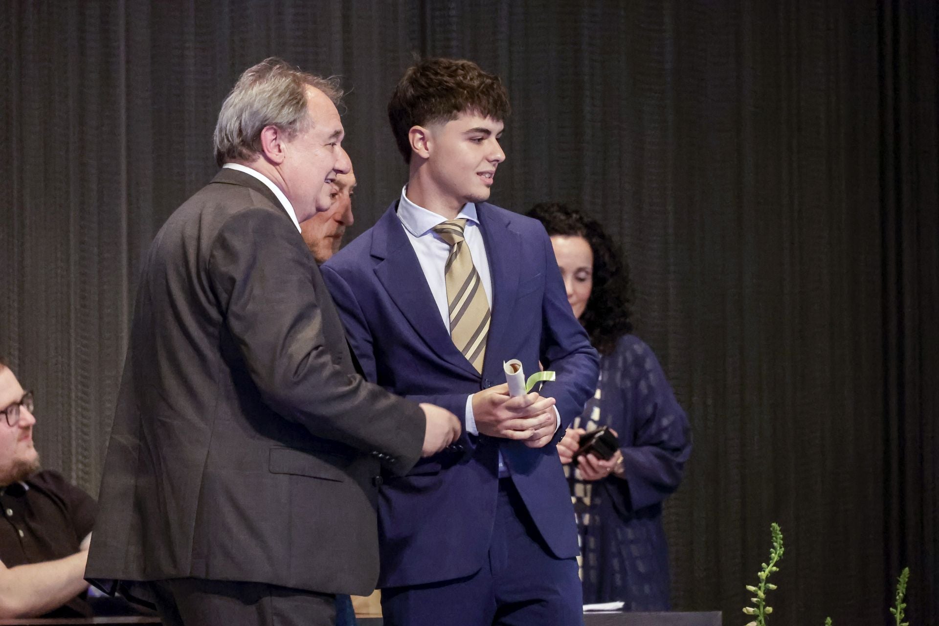 130 alumnos del IES Calderón se gradúan, y 8 con matrícula de honor