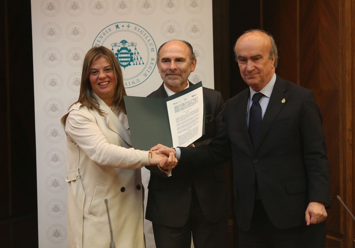 Gimena Llamedo, Ignacio Villaverde y Mariano Jabonero.