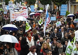 Manifestación de docentes de la concertada, en Oviedo, en el año 2010.