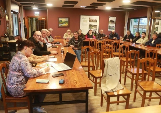 El distrito de la zona rural reunida en la sede de Les Caseríes.