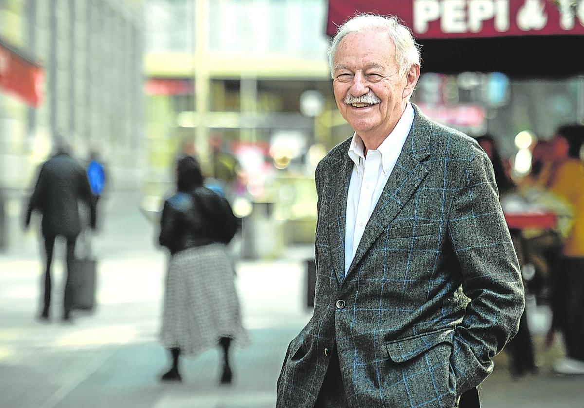 Eduardo Mendoza con su habitual estampa sonriente.