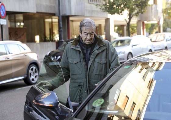 Álvarez-Cascos, tras una sesión del juicio celebrado en Oviedo.