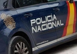 Agrede y amenaza con pegar «dos tiros» a unos agentes de la Policía Nacional en un desahucio en Oviedo
