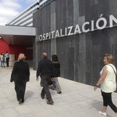 Uno de los accesos al Hospital Central de Asturias.