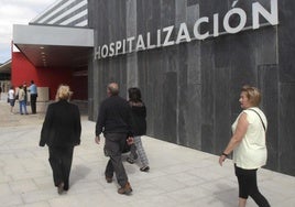 Uno de los accesos al Hospital Central de Asturias.