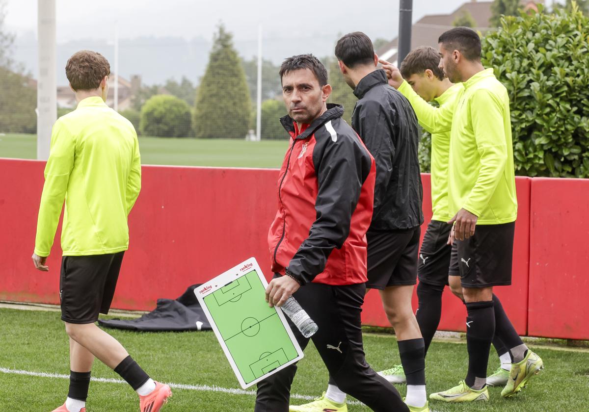 Garitano, entrenador del Sporting de Gijón: «El ruido en torno al club no nos afecta, estamos muy centrados»