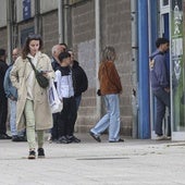 Los aficionados del Real Avilés continuaron con la compra de entradas desde primera hora del viernes, aunque ya con menos colas.