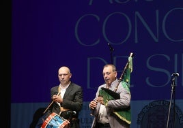 El gaitero Valentín Fuente y el tamborilero Raúl Gutiérrez abren el certamen sierense.