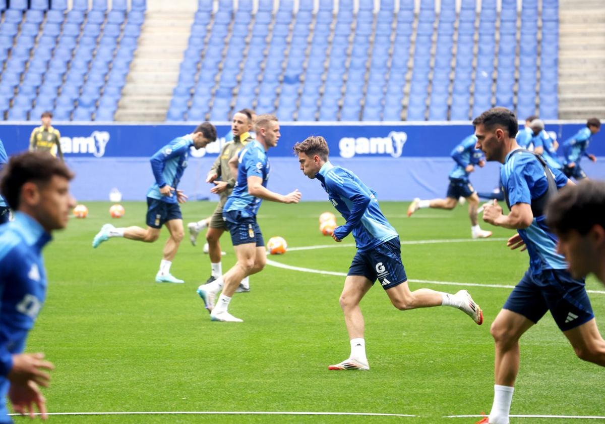 La plantilla ovetense realizó ayer la última sesión de entrenamiento de la semana en el estadio Carlos Tartiere para preparar el encuentro de esta tarde ante el Zaragoza en el que aspira a una victoria que le mantenga en la lucha por el ascenso directo y asegure el ´play off´.