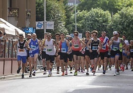 Los favoritos tomaron posiciones desde la salida.