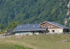 Estado actual del albergue de Brañagallones a la espera de ejecutarse obras de mejora.