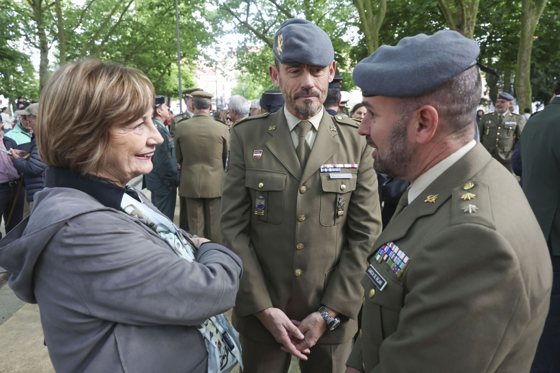 Así fue el arriado de la bandera de España en Avilés