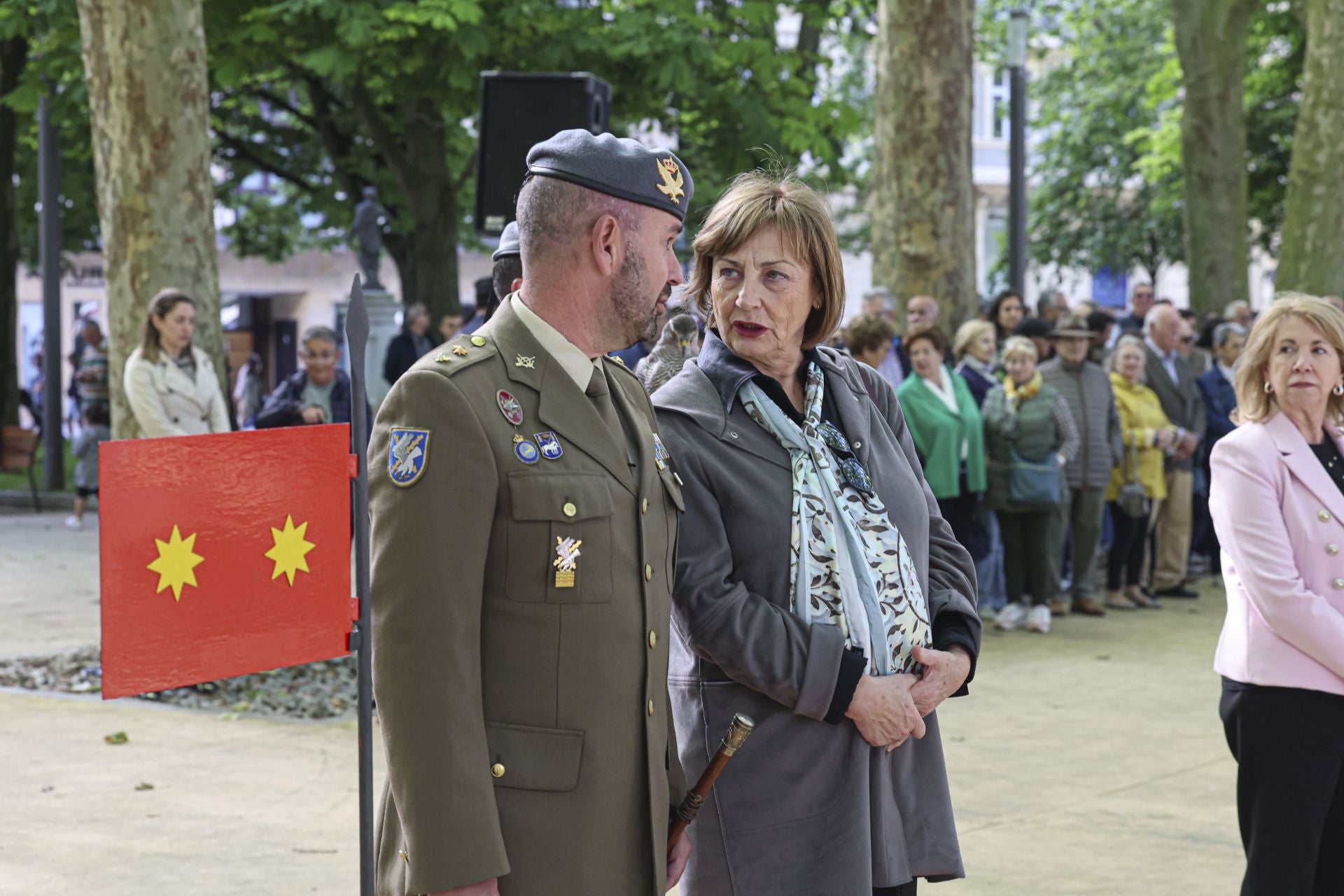 Así fue el arriado de la bandera de España en Avilés