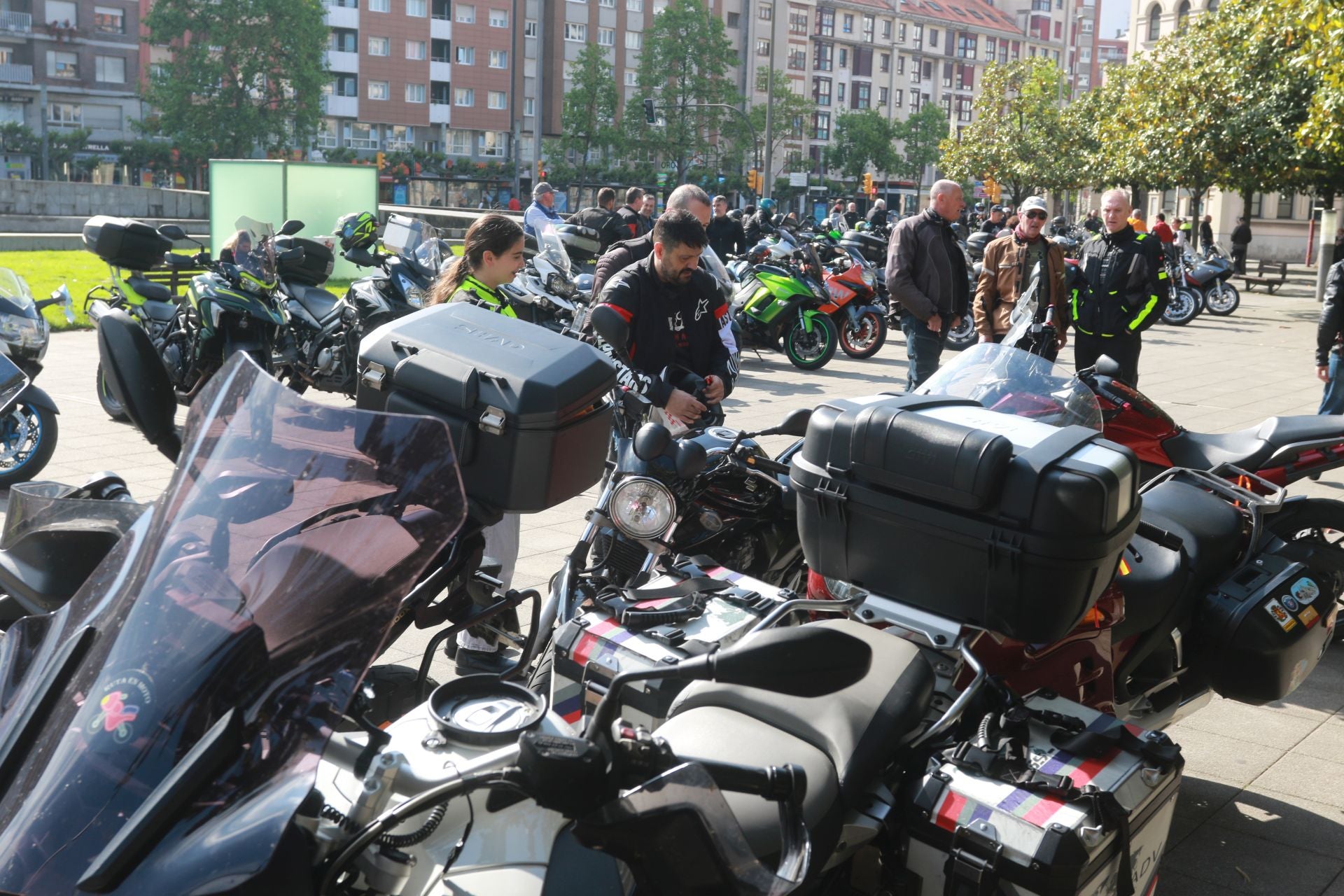 Más de 500 motoristas marchan en Gijón a favor de la ELA