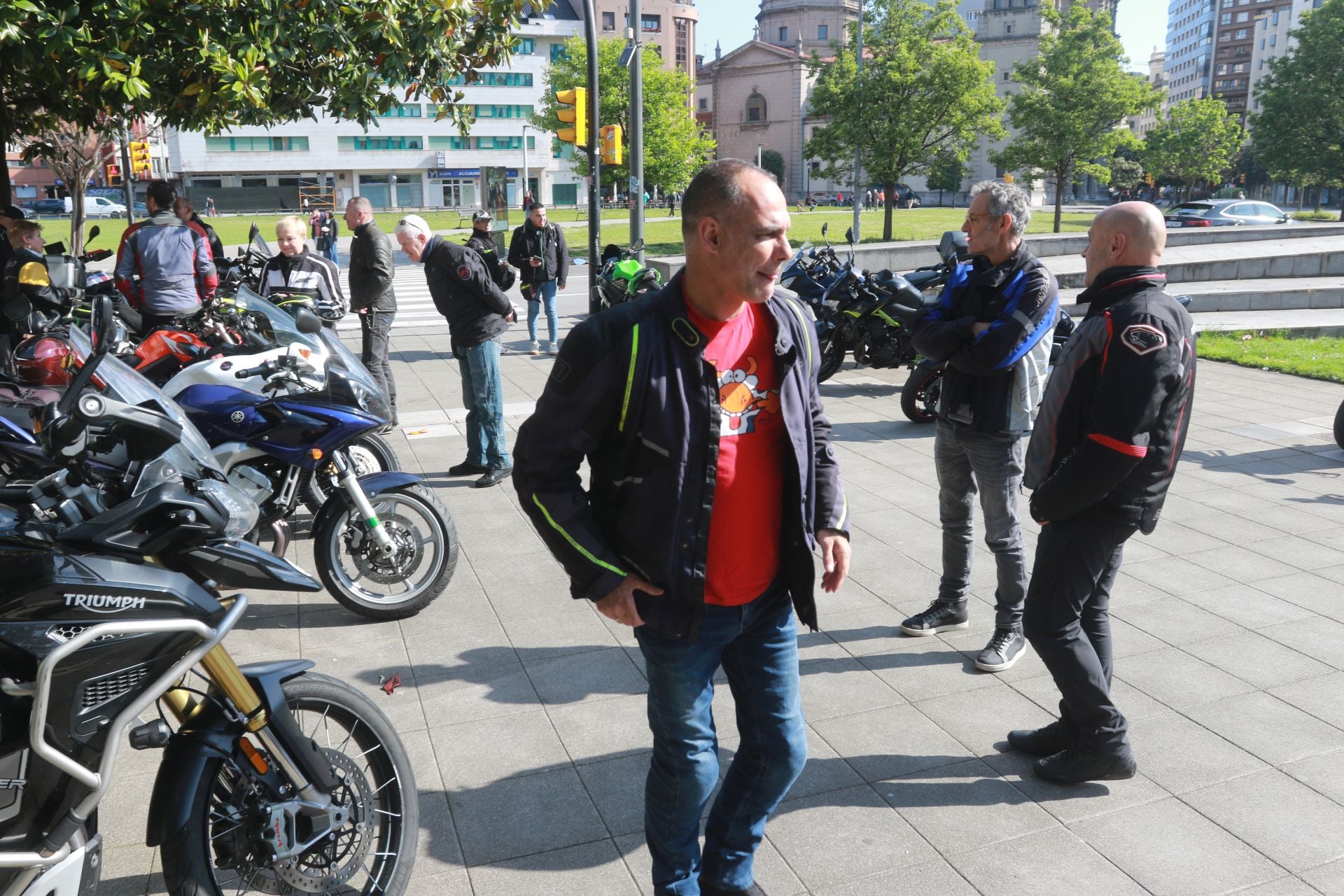 Más de 500 motoristas marchan en Gijón a favor de la ELA