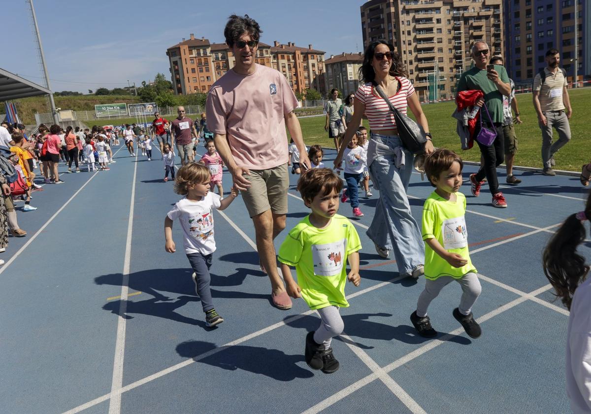 Los escolares corren en Avilés por el Sáhara