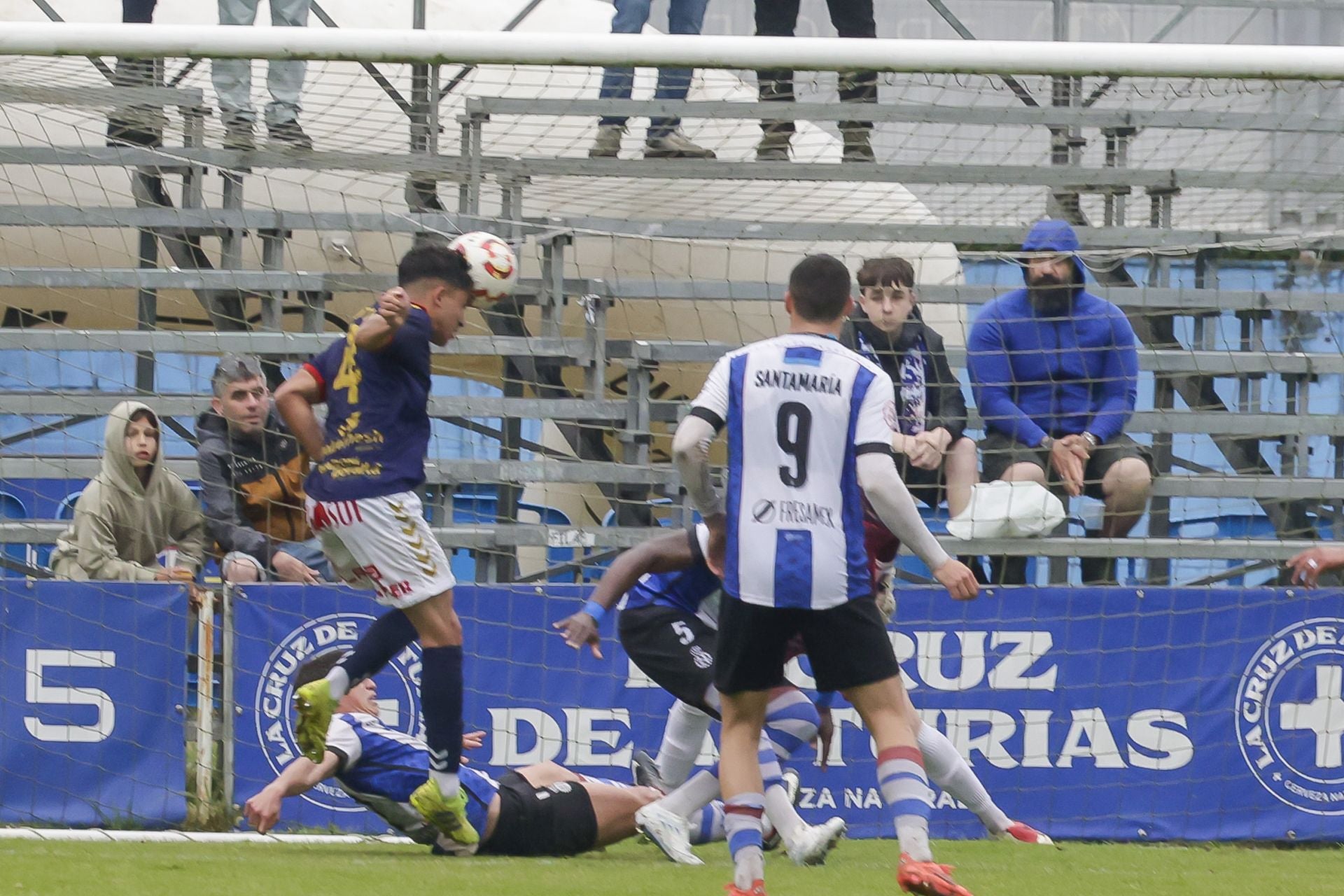Locura en el Suárez Puerta: el Real Avilés sueña con el ascenso