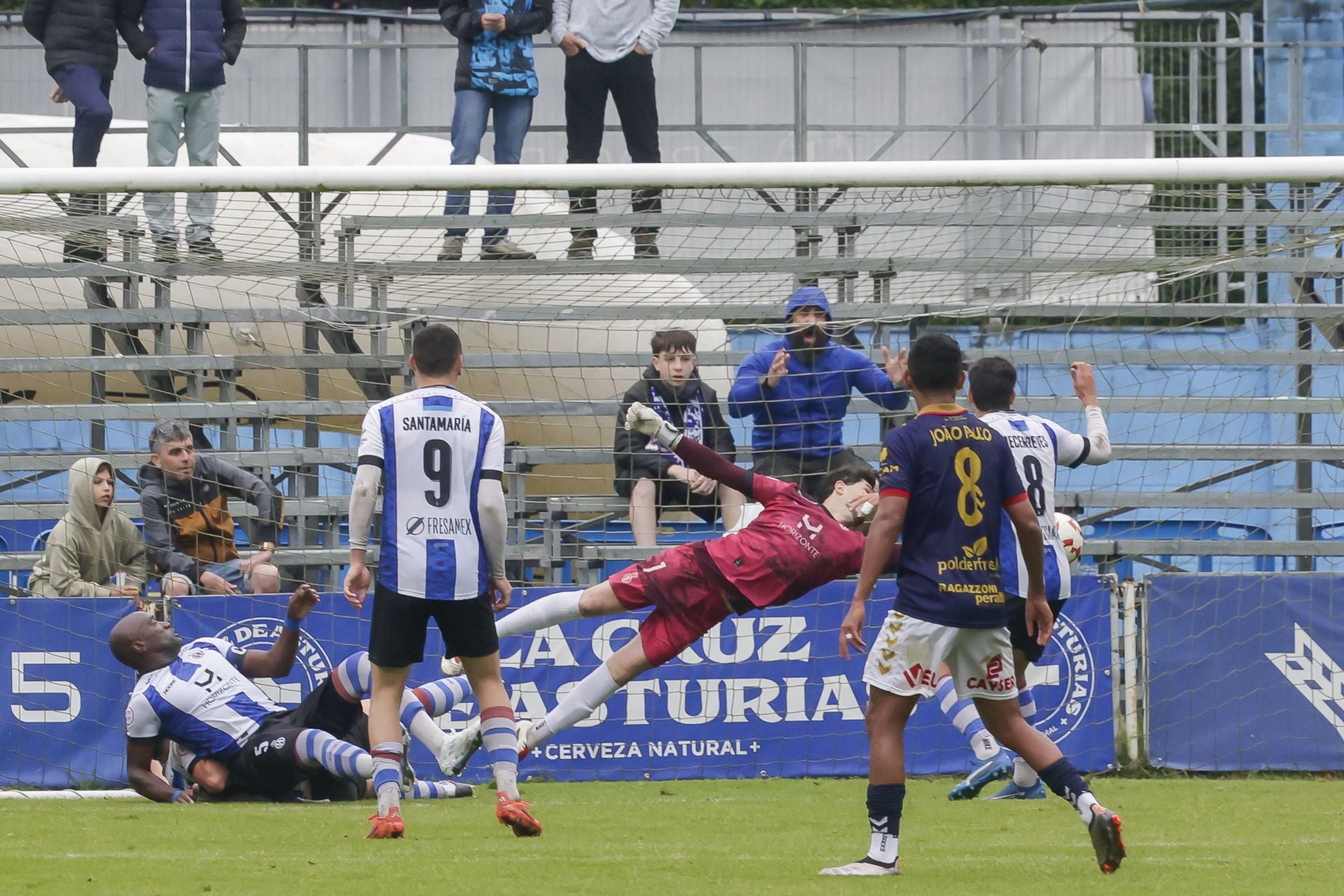 Locura en el Suárez Puerta: el Real Avilés sueña con el ascenso