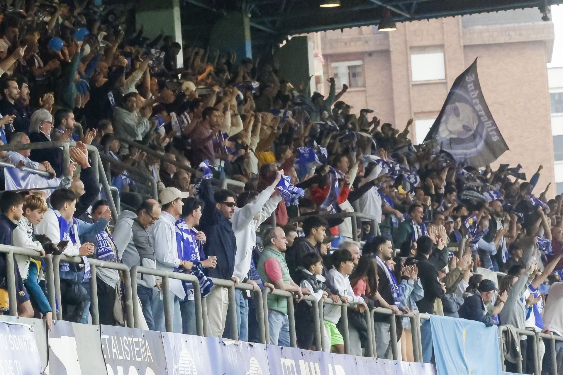 Locura en el Suárez Puerta: el Real Avilés sueña con el ascenso