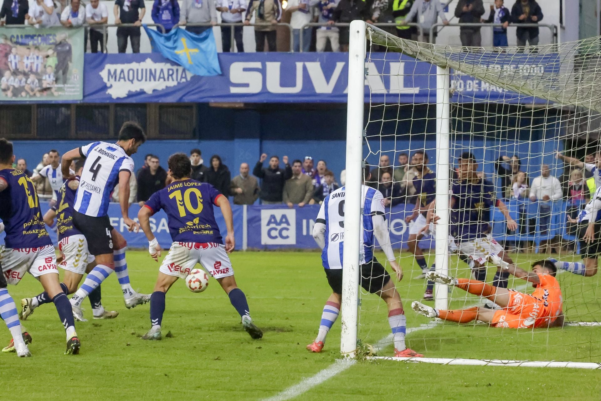 Locura en el Suárez Puerta: el Real Avilés sueña con el ascenso