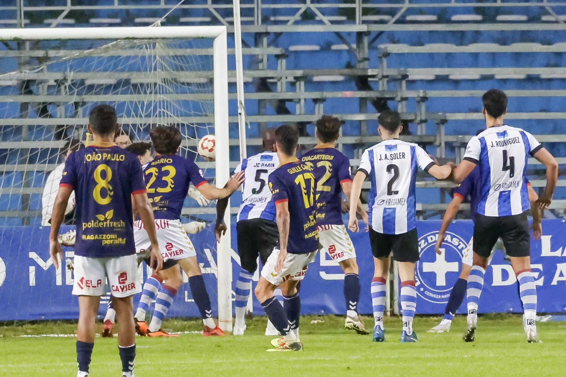 Locura en el Suárez Puerta: el Real Avilés sueña con el ascenso