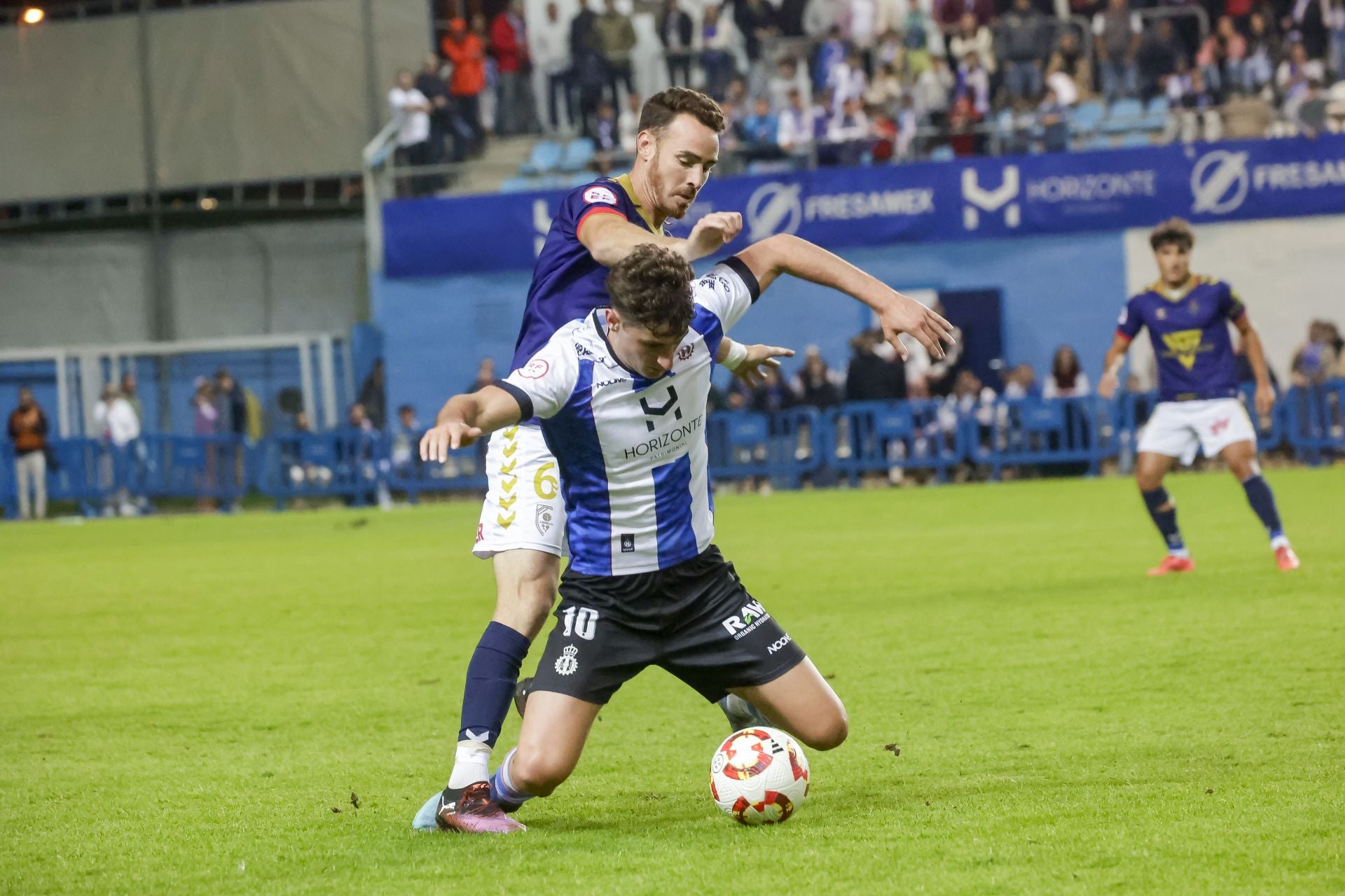 Locura en el Suárez Puerta: el Real Avilés sueña con el ascenso