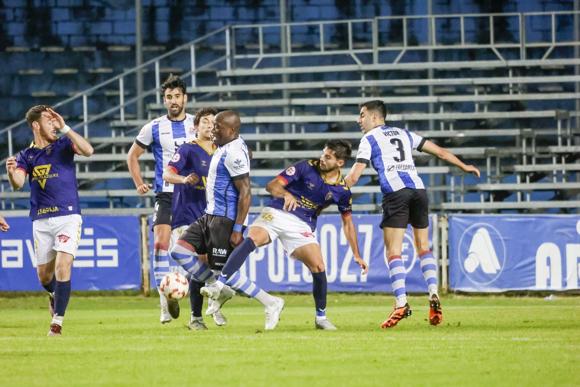 Locura en el Suárez Puerta: el Real Avilés sueña con el ascenso