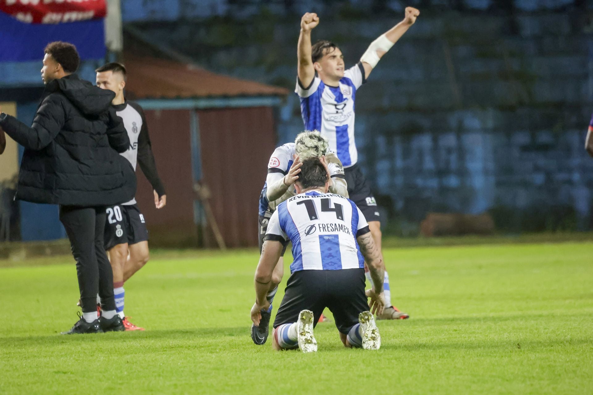 Locura en el Suárez Puerta: el Real Avilés sueña con el ascenso