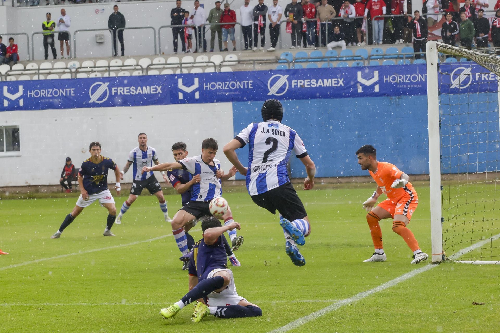 Locura en el Suárez Puerta: el Real Avilés sueña con el ascenso