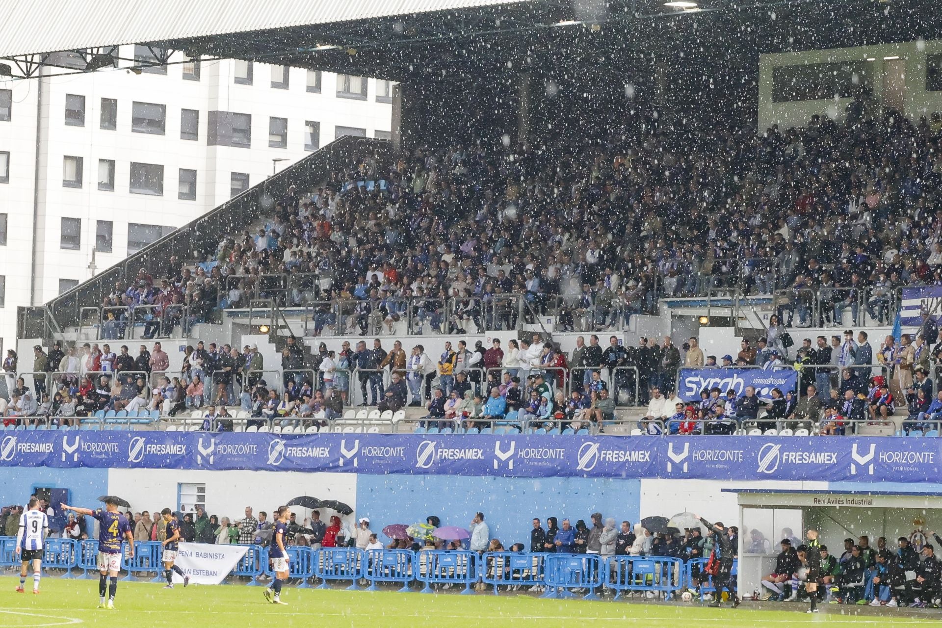 Locura en el Suárez Puerta: el Real Avilés sueña con el ascenso