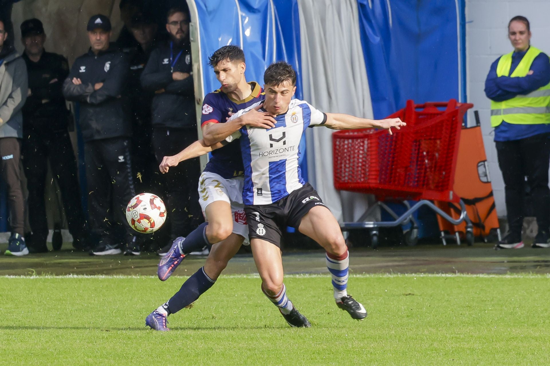 Locura en el Suárez Puerta: el Real Avilés sueña con el ascenso