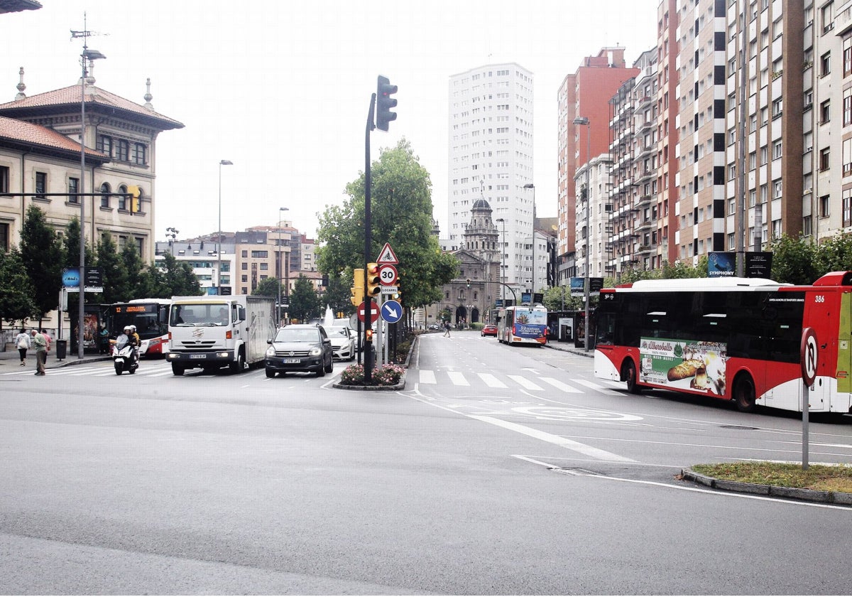 Cárcel para dos individuos que asaltaron a punta de cuchillo dos salones de juego en Gijón
