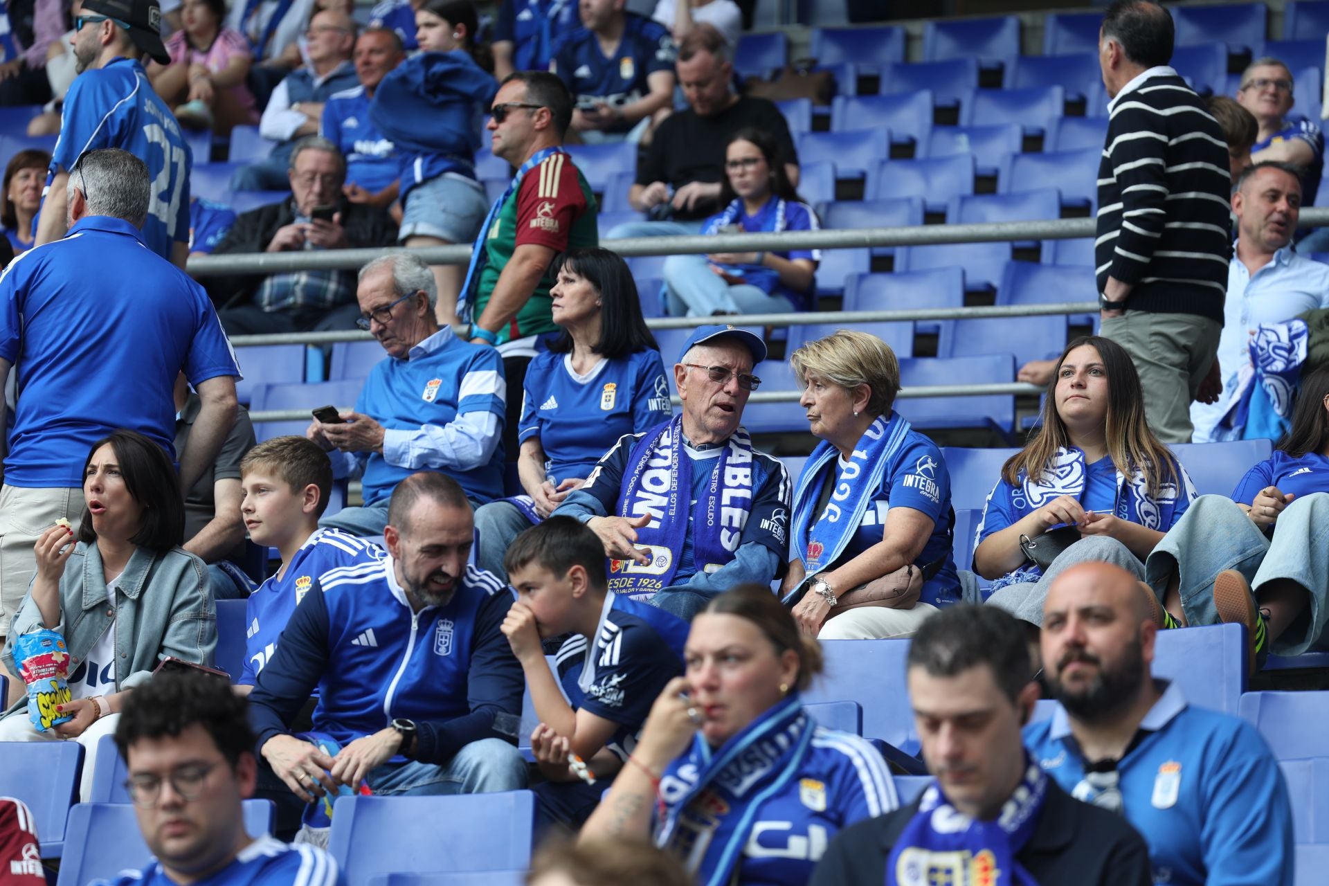 ¿Estuviste en el Real Oviedo - Zaragoza? ¡Búscate en las fotos!